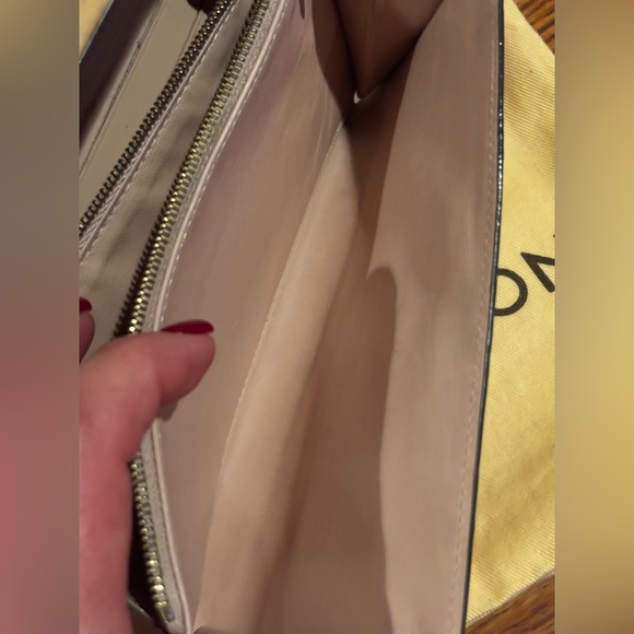 LOUIS VUITTON Vernis Sarah Bifold Wallet. - Picture 11 of 15